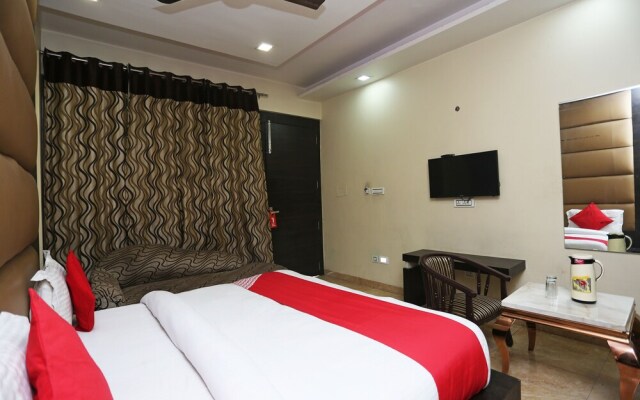 Hotel Samrat BY OYO Rooms