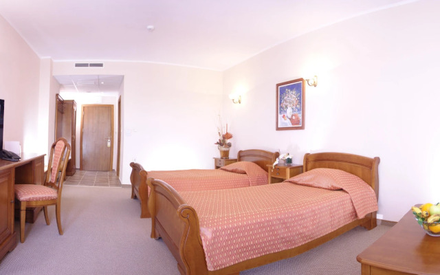 Estreya Residence Hotel and SPA