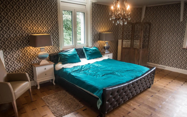 Magnificent Luxury Chateau in Vast Garden with Sauna & Hot Tubs - фото 3