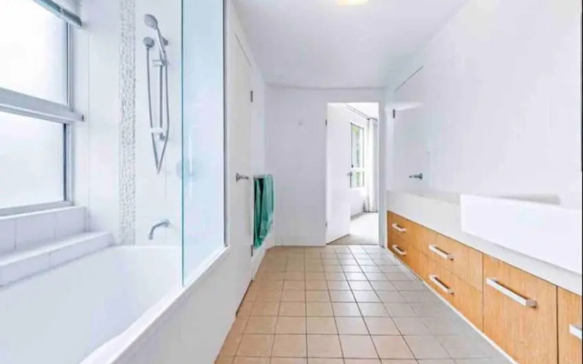Three B Airlie 2 bedroom unit Seaviews & Pool