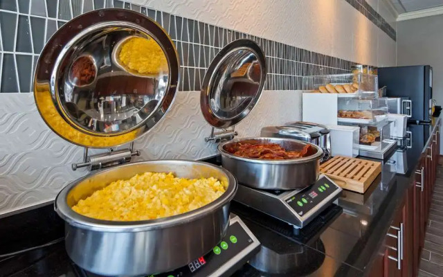 Best Western Premier Airport/Expo Center Hotel