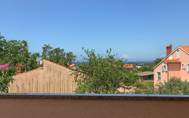 Villa in Peroj With Pool Near Beach