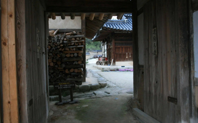 Geochang Choongsindang Donggae Jeongon Gotek