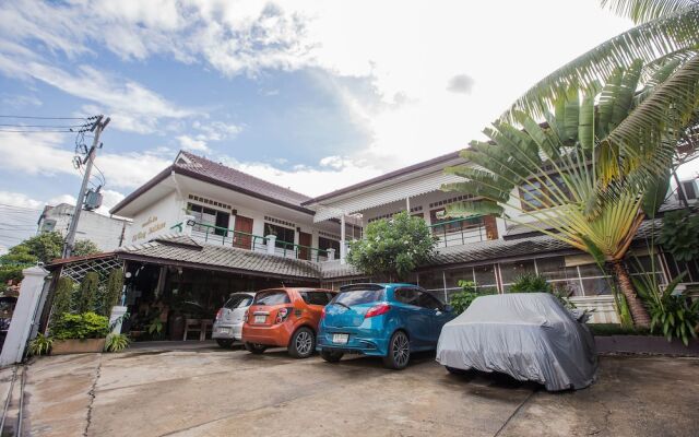 ZEN Rooms Sripoom Soi 1