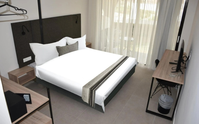 Aiora Aqua Resort
