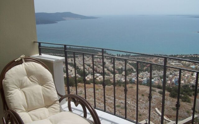 Aegean Cost Luxury 4-Bed Duplex or affordable