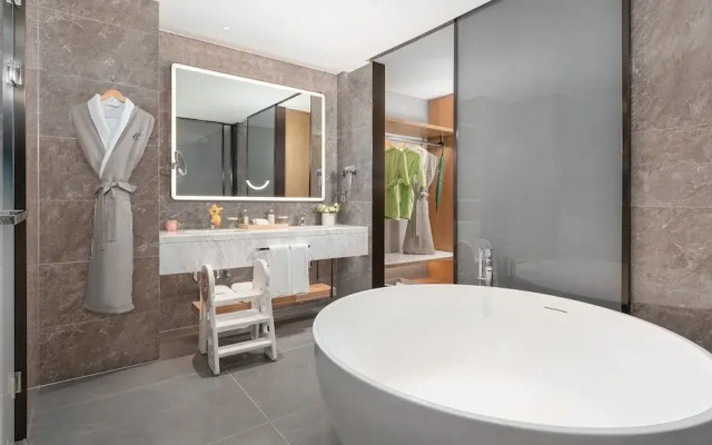 Holiday Inn Wuhan Houguan Lake by IHG