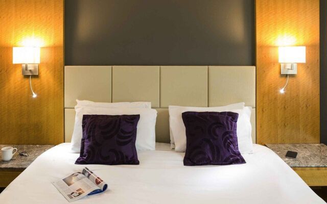 HILTON