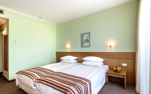 Jeravi Hotel