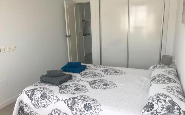 COOL Apartment NEAR Beach Pool & AC 1
