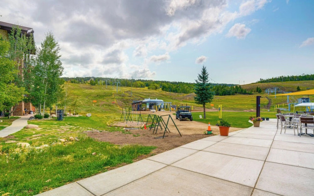 Mtn-view 'slopeside Chalet' in Granby Ranch!