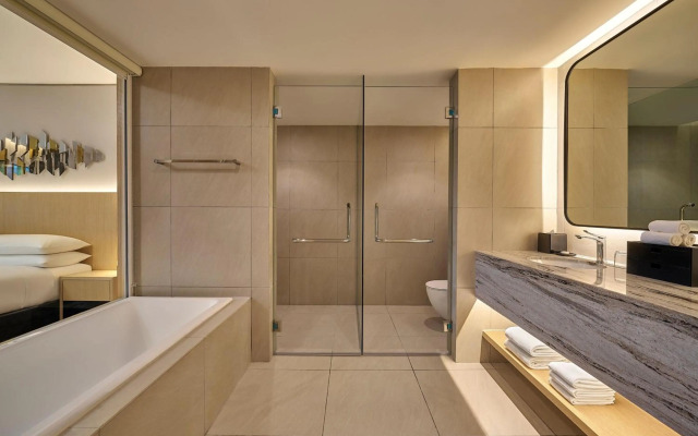 Renaissance Kuala Lumpur Hotel & Convention Centre