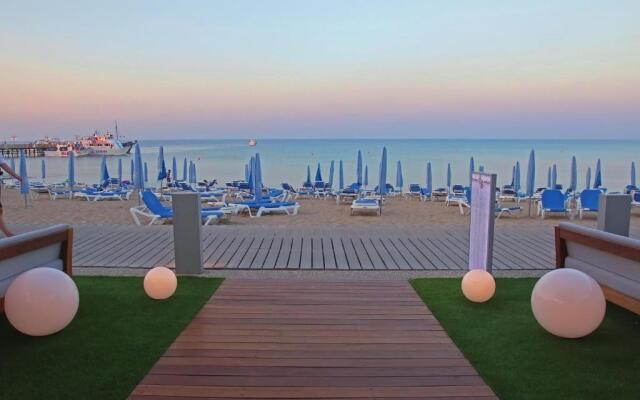 Golden Star Beach Hotel