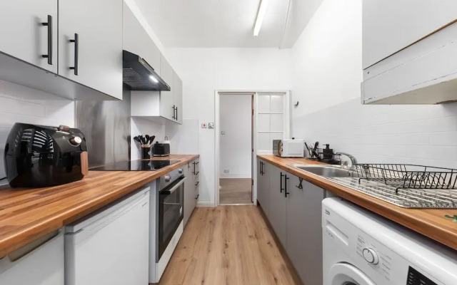 Elegant 1 Bdr Flat in Goodmayes w Free Parking