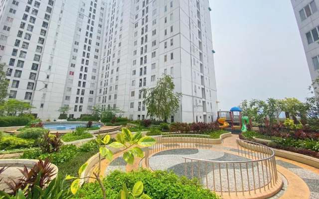 Relaxing 2BR Bassura City Apartment