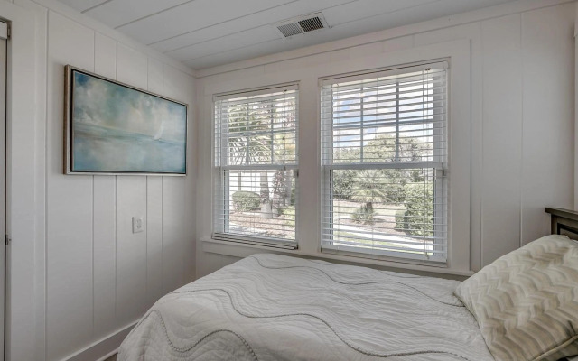 -Under The Sea (8 Bdrm / 7 Bath, Sleeps 22)