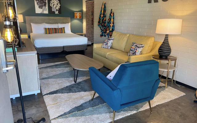 Egyptian Motor Hotel, Bw Signature Collection