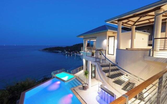 Villa Azure with Infinity Pool