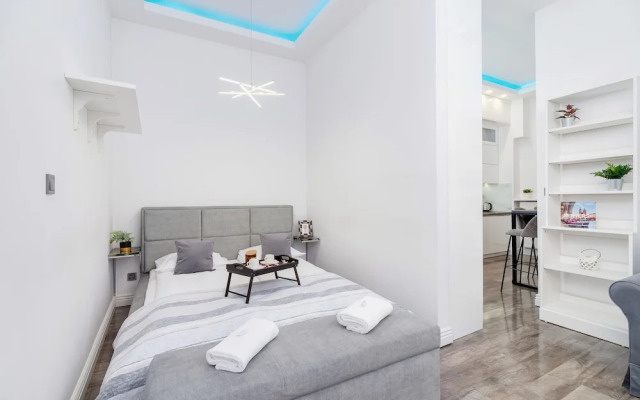 Studio Krakow Starowislna by Renters