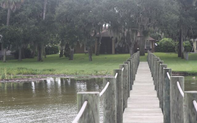 Beautiful Riverfront Home - Three Bedroom Home