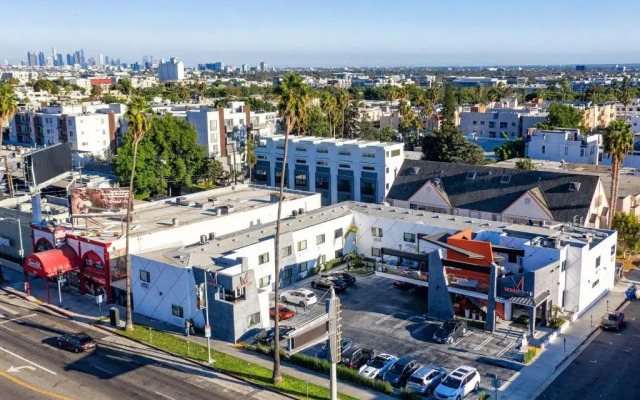Econo Lodge and Suites