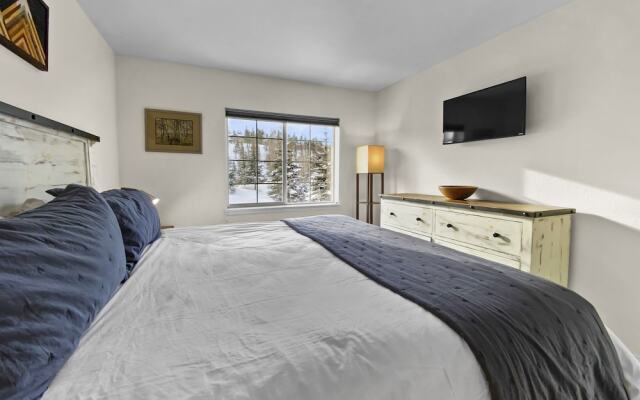 Swans Nest 1601 2 Bedroom Condo by RedAwning