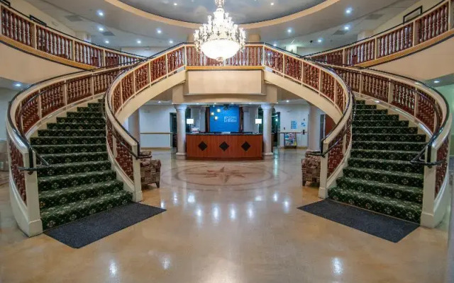 Holiday Inn Express Bakersfield Central