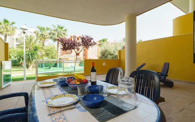 Fais in D nia With 2 Bedrooms and 2 Bathrooms