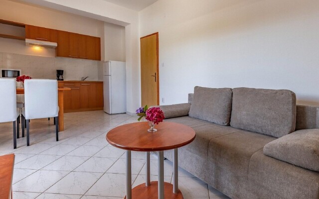 Alluring Apartment in Banjole near Beach & Island
