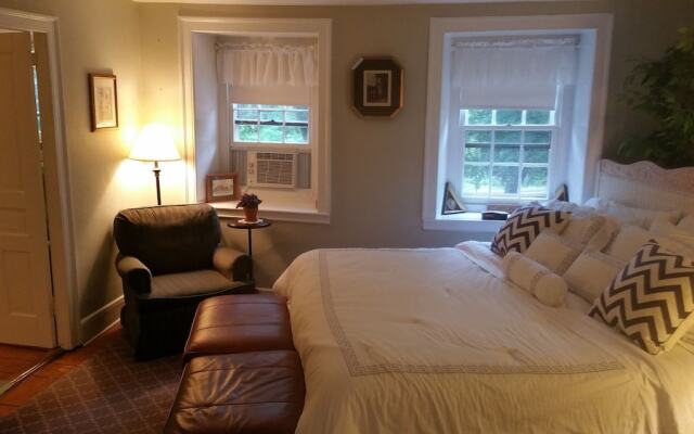 Pineapple Hill Inn Bed & Breakfast