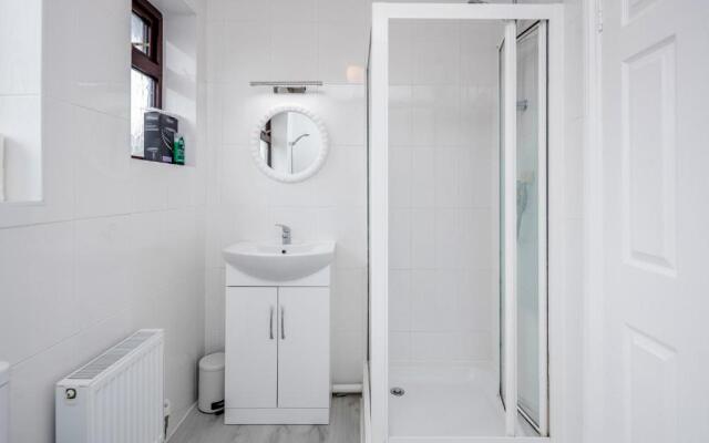 3br-sleeps5-parking-garden-accesstolondon