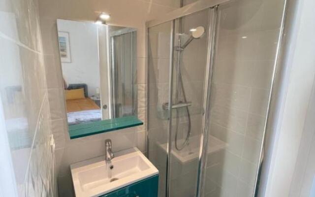 Appartement rénové dans villa d'exception face à la mer