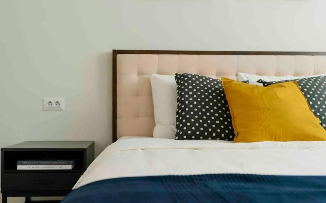 Sunny 2BR Flat-Top Location-Amazing Views