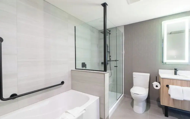 Sandman Signature Las Colinas Hotel & Suites