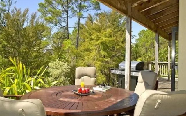 Treetop Oasis - Tairua Executive Holiday Home