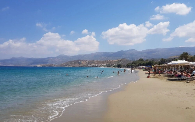 Stylish Villa, Private Pool, Large Garden, sea View, En-suite Bathrooms