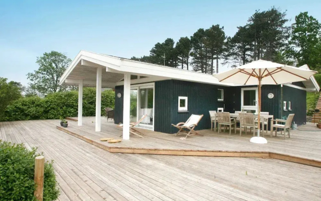 Splendid Holiday Home in Dronningmolle near Beach