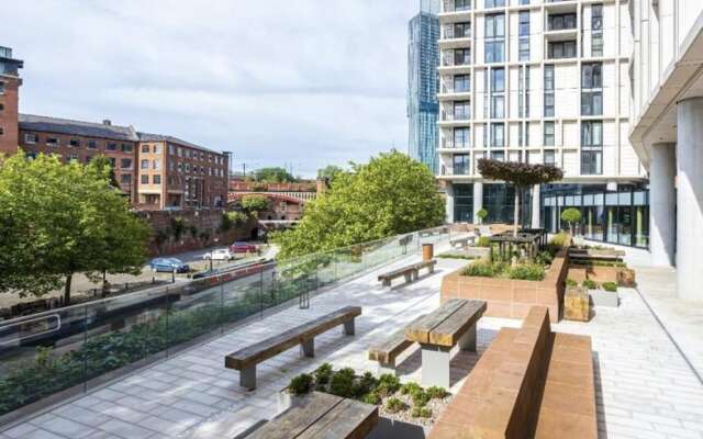 Top Floor 3-bed Penthouse in Manchester
