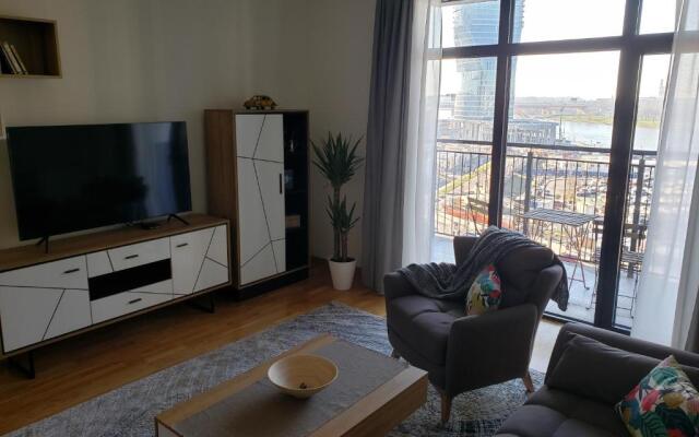 B-G Waterfront Apartment