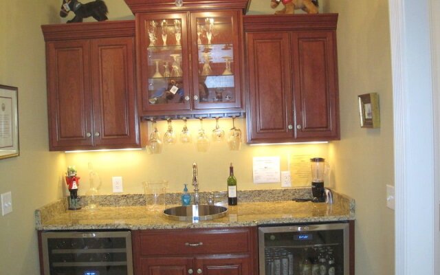 The Inn At Indian Creek & Indian Creek Bed and Stable