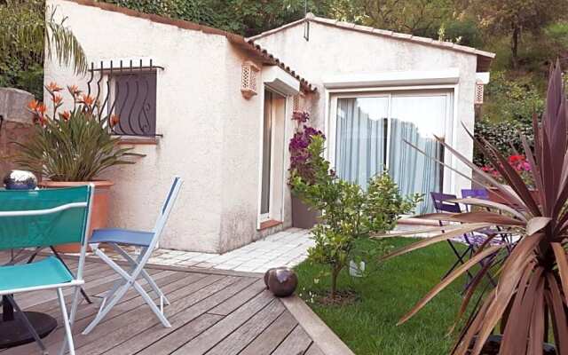 Dans UN JARDIN BB et JACUZZI