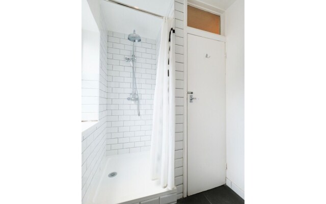 Beautiful, Bright and Spacious Flat for 4