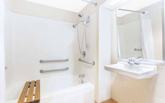 Super 8 By Wyndham Spartanburg/I-26 Exit 22