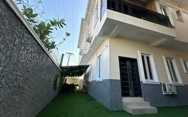 Zinq Bridge Aparments