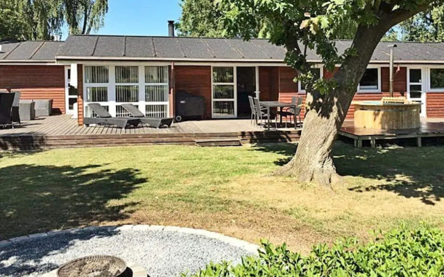 10 Person Holiday Home in Juelsminde-by Traum