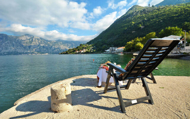 Step to Kotor bay Stoliv