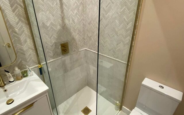 Gorgeous 2BD Flat - 5 Mins to Clapham Junction!