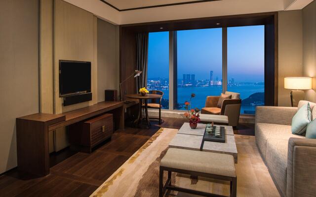 HUALUXE Xiamen Haicang Harbour View by IHG