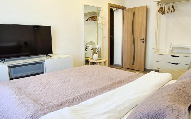 Мириады на улице Геологоразведчиков 2