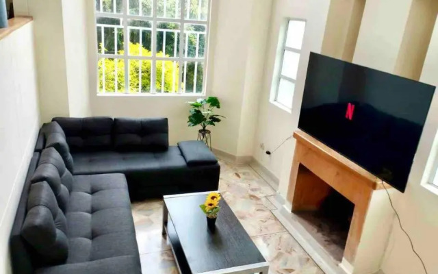 Casa con parking y terraza en sector exclusivo